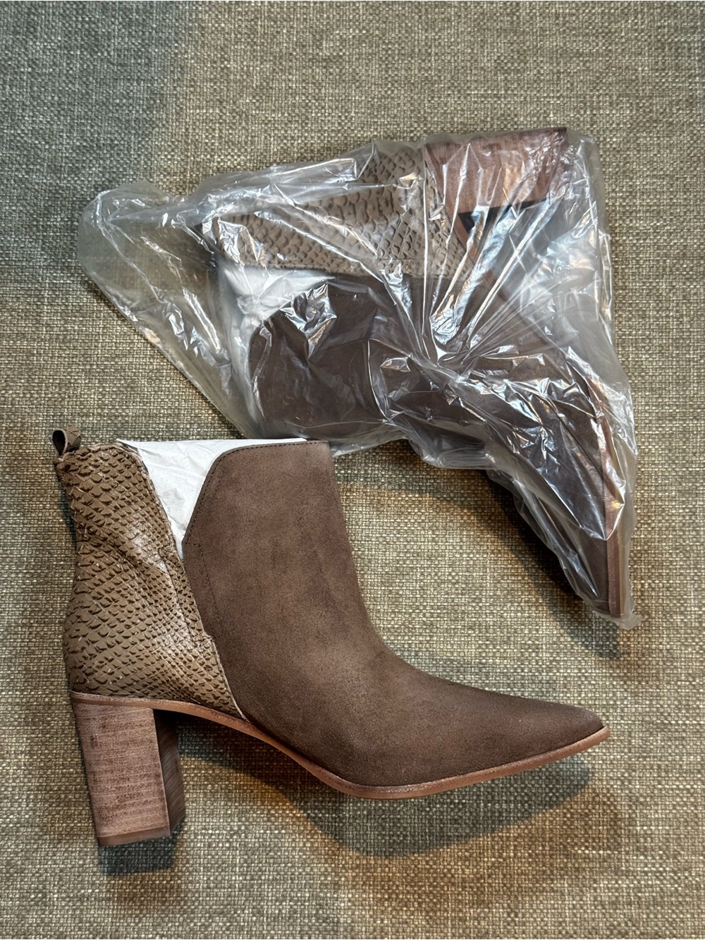 NIB Kaanas Elche Bootie Size 10